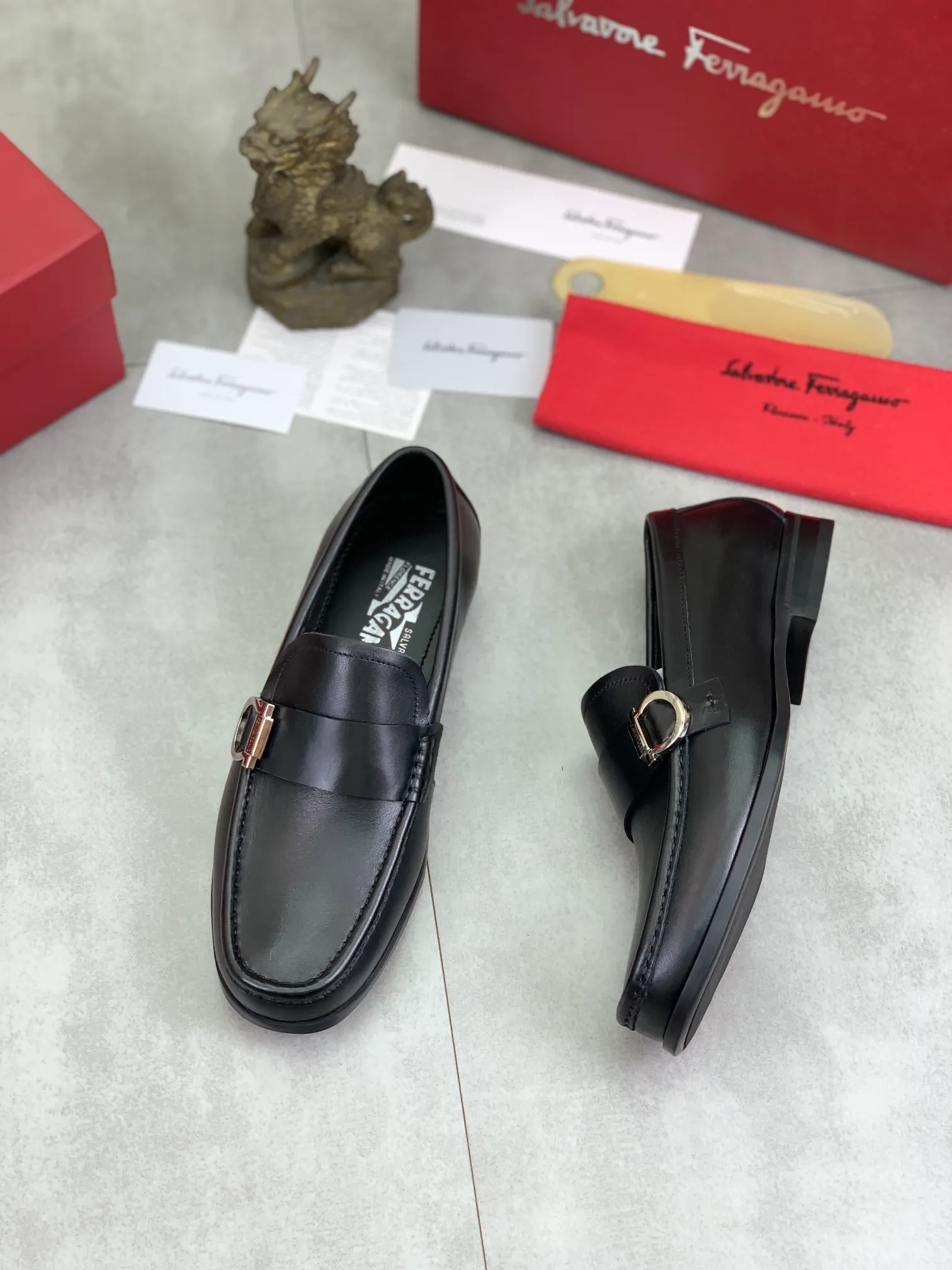 Men's Men's Shoes 💰P460💰[New Style] Water-dyed Niuli 🆘[Salvatore Ferragamo] Ferragamo's latest casual business leather shoes for men! Available at counters simultaneously! The fabric is made of specially imported original calfskin, the lining is made of imported water-dyed cowhide, and the original combination outsole is absolutely luxurious and leads the fashion trend. Matching code: 38-45; 3️⃣ colors available